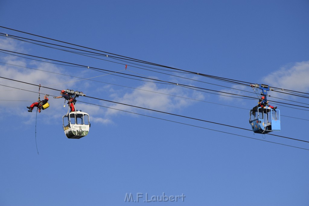 Koelner Seilbahn Gondel blieb haengen Koeln Linksrheinisch P479.JPG - Miklos Laubert